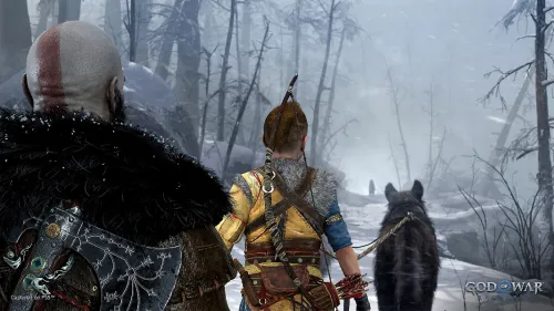 Kratos e Atreus esplorano una foresta innevata in God of War Ragnarök
