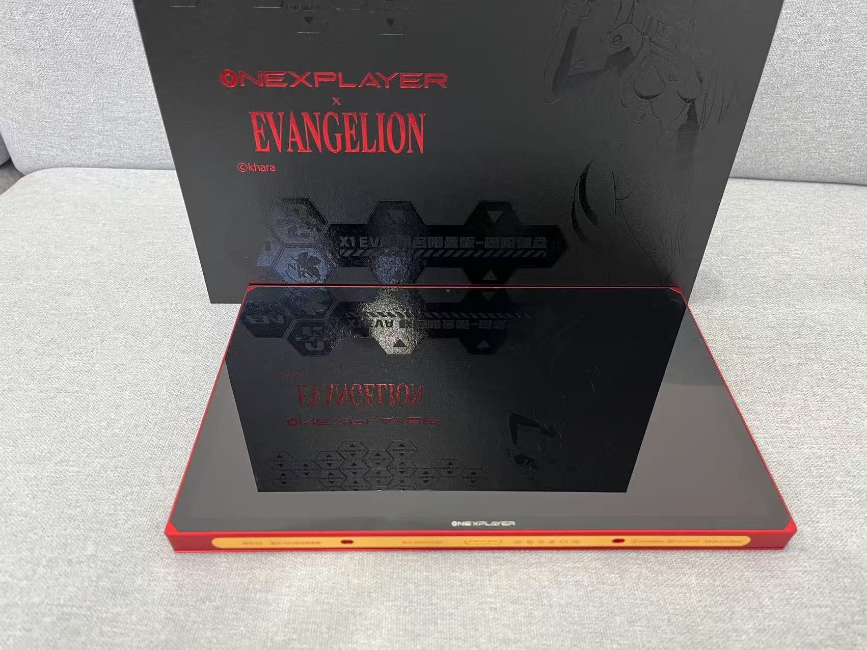 Unboxing e packaging da collezione del OneXPlayer X1 PRO EVA Asuka